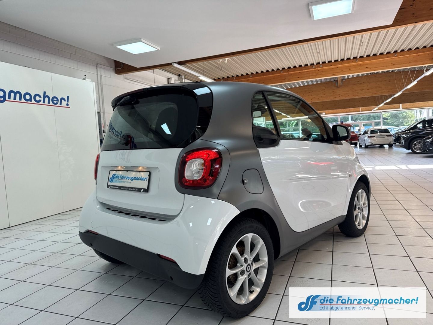Fahrzeugabbildung Smart fortwo coupe electric drive EQ Navi Klimaautom K