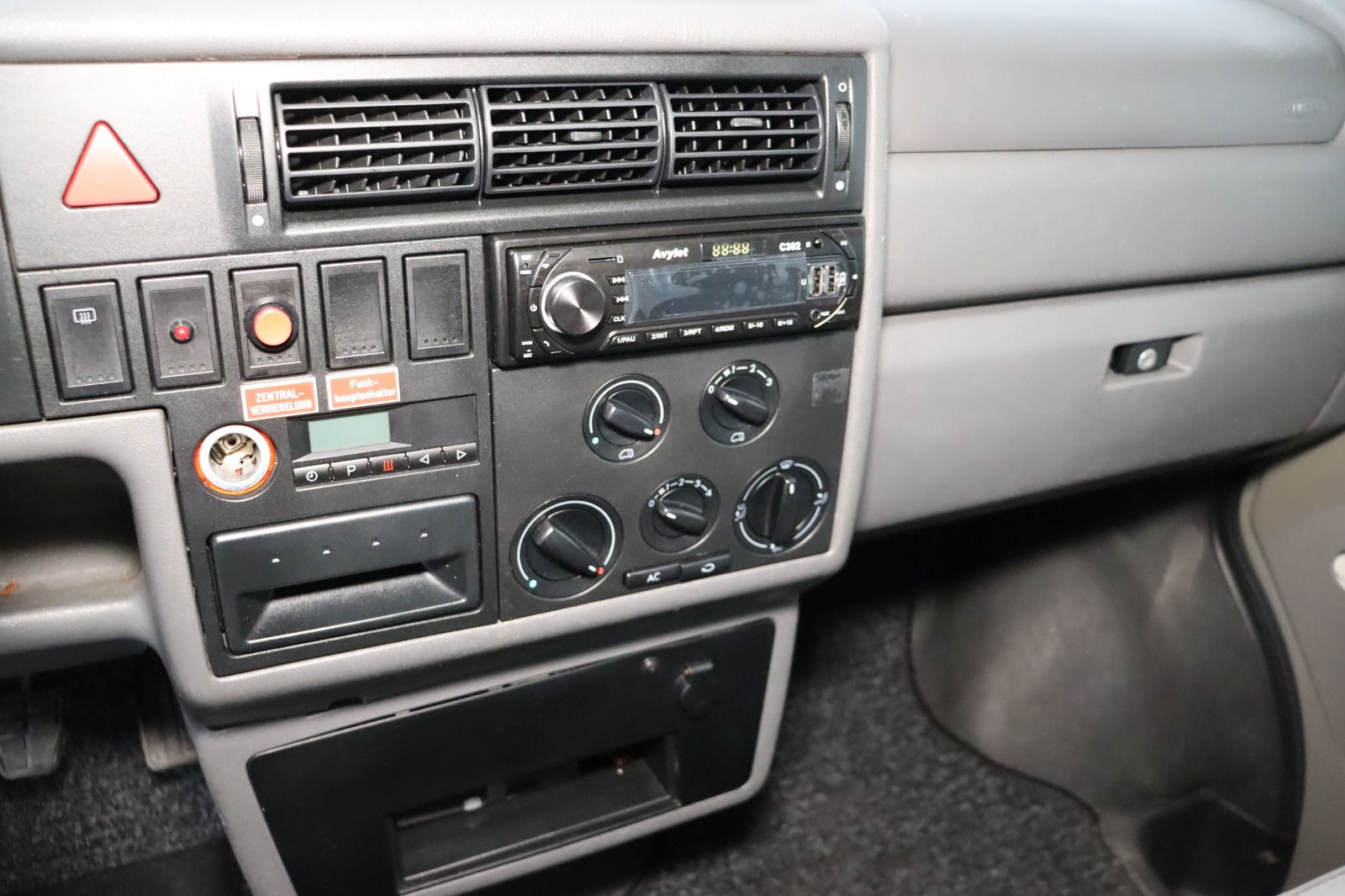 Fahrzeugabbildung Volkswagen T4 Kombi 2.5 syncro *Klima Allrad * Bett * Zelt