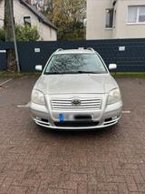 Toyota Avensis 2.2 D-4D - Toyota Avensis aus 2004: Kombi