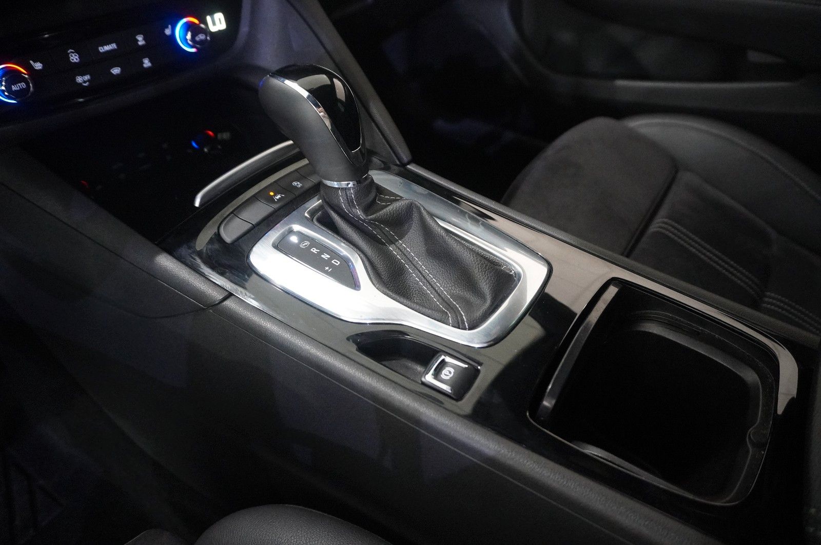 Fahrzeugabbildung Opel Insignia B ST 2.0D ULTIMATE NAVI/LED/OPC/VIRTU.