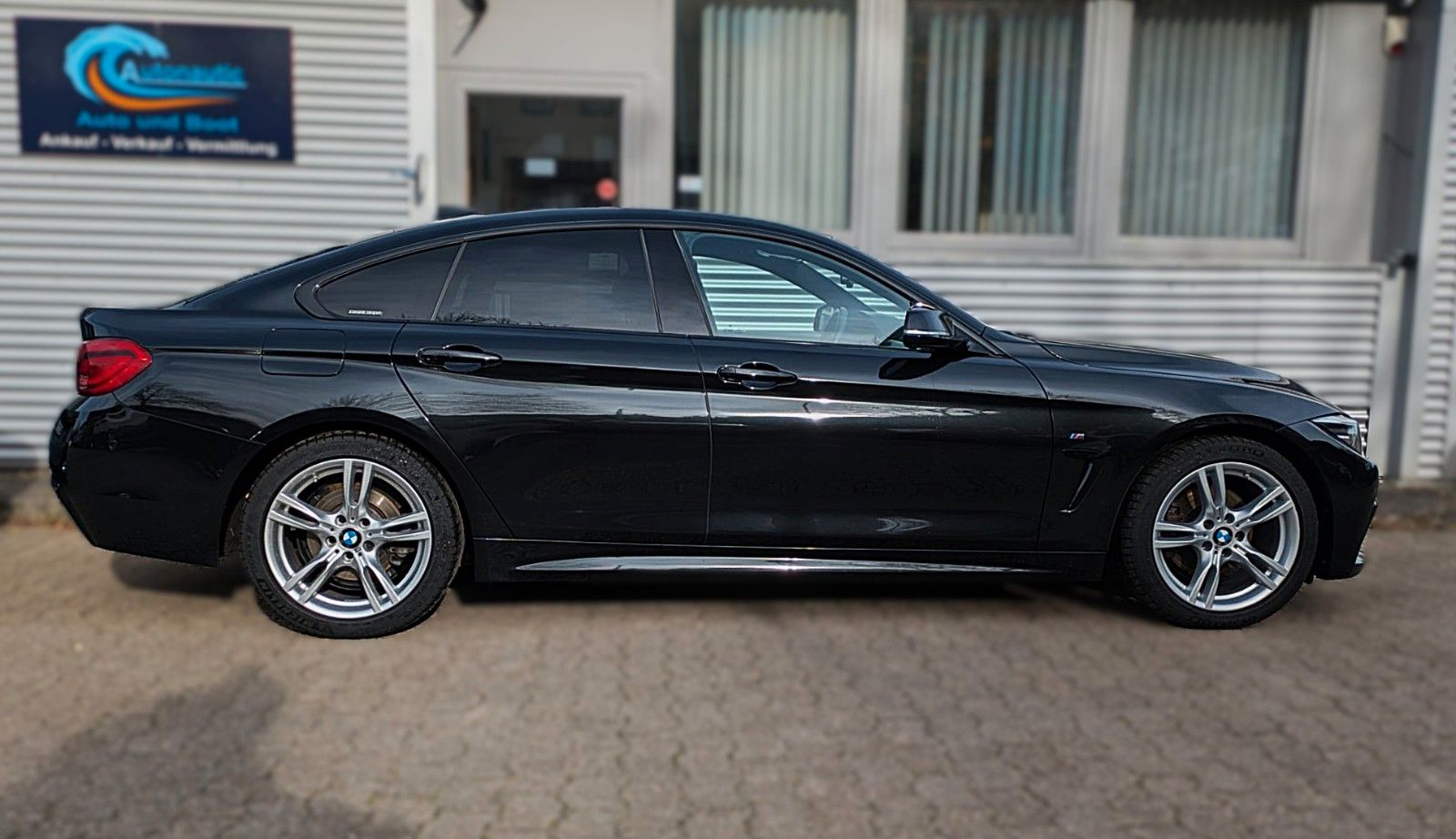 Fahrzeugabbildung BMW 420d Gran Coupe M SPORT SAG LEDER NAVI HUD LED