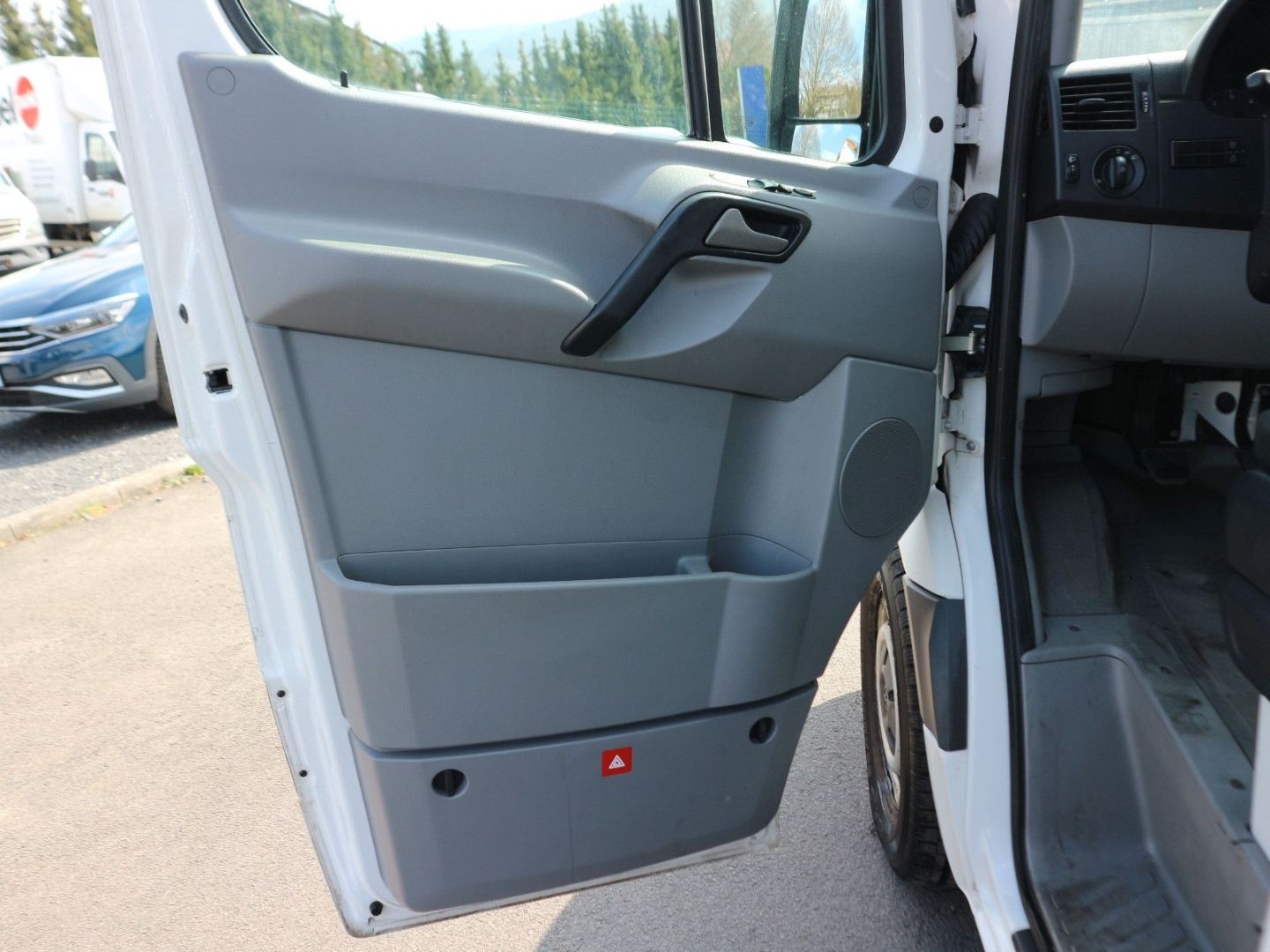 Fahrzeugabbildung Volkswagen Crafter 35 Behindertengerecht Rollstuhl-Rampe