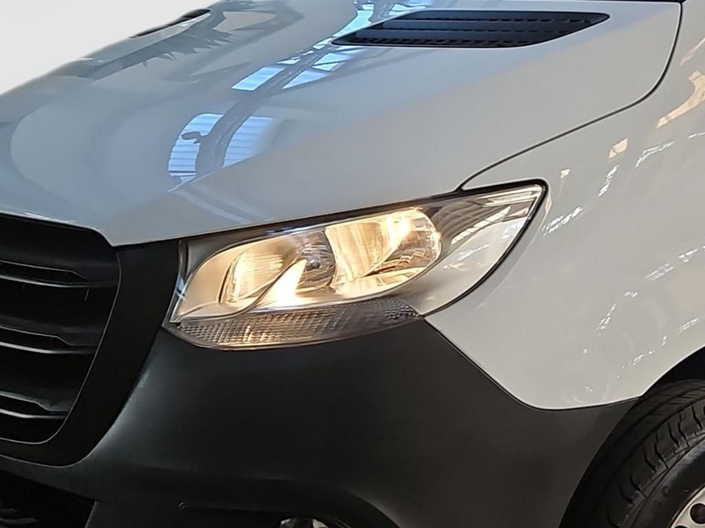 Fahrzeugabbildung Mercedes-Benz Sprinter 317 DOKA Pritsche 7 Sitze 3,5t AHK STHZ