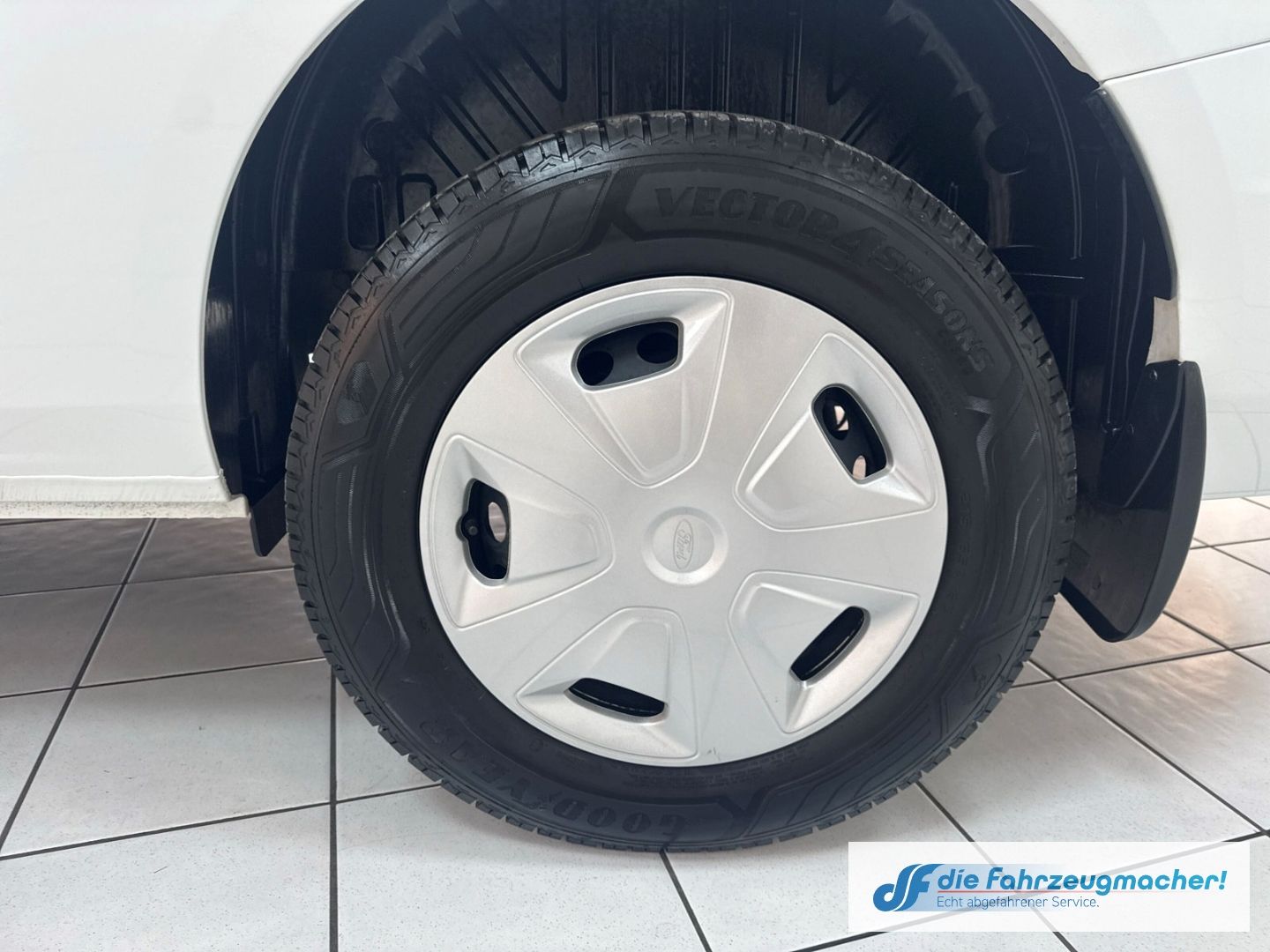 Fahrzeugabbildung Ford Transit Custom 320 L2 Trend 2.0 TDCi Dyn. Kurven