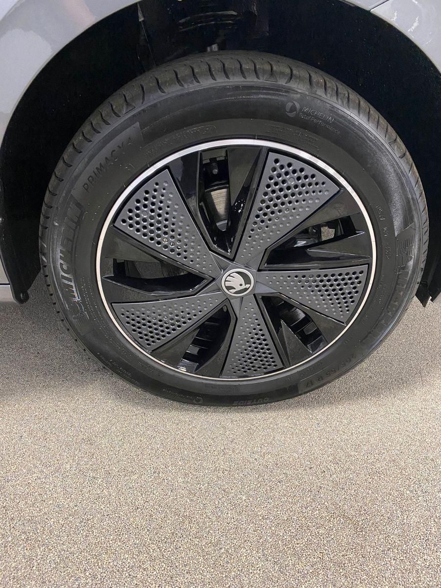 Fahrzeugabbildung SKODA Kamiq 1.5 TSI DSG Monte Carlo+MATRIX+PANORAMA+BC