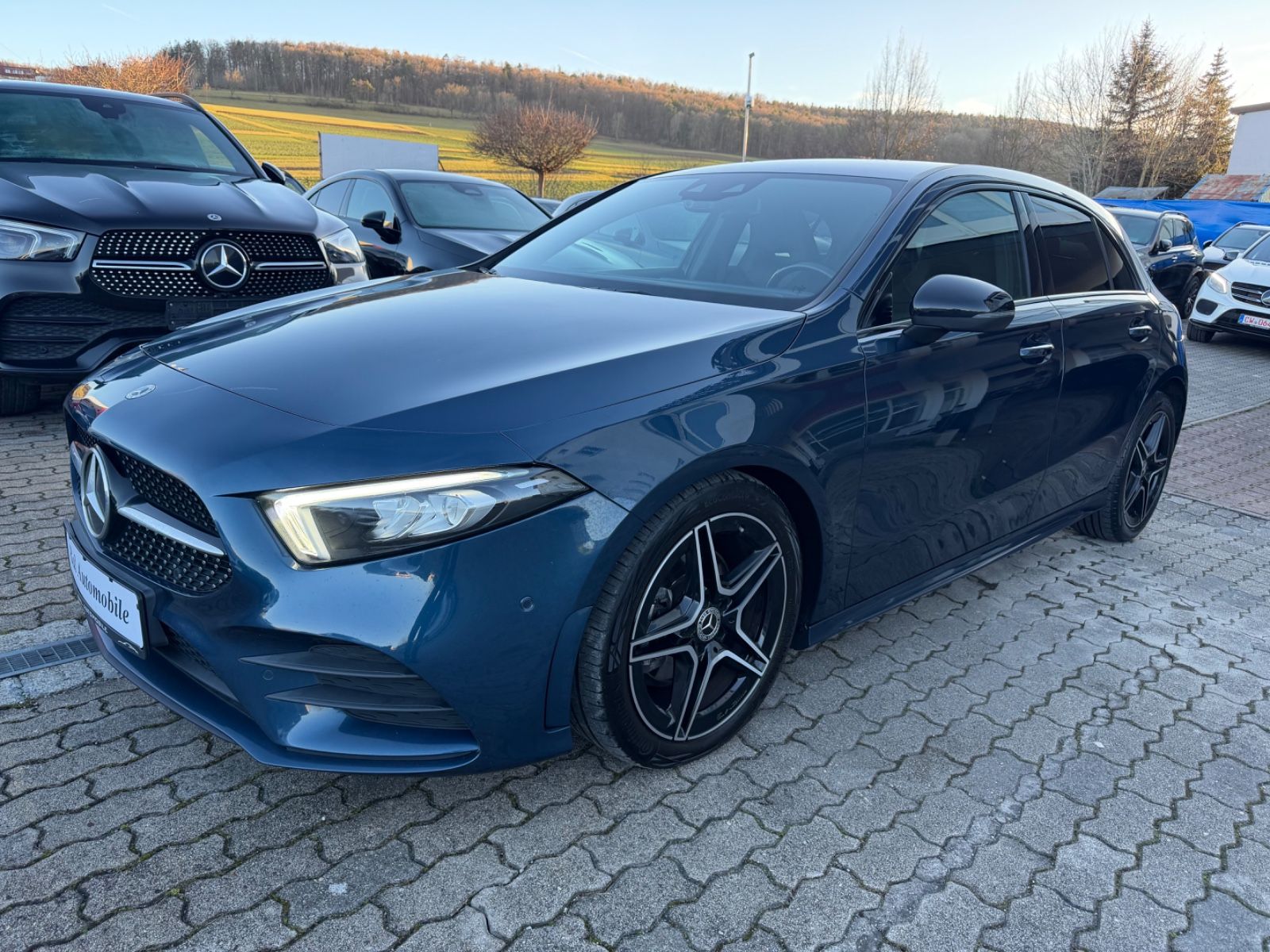 MERCEDES-BENZ A 180 d AMG LINE LEDER NAVI AMBI LED KAM MBUX