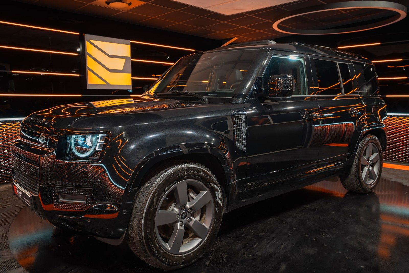 Land Rover Defender 110 P300e X-Dynamic SE