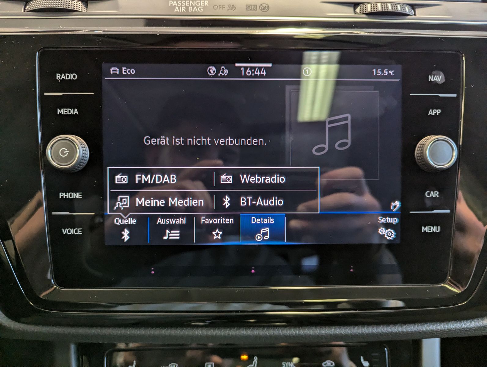 VW Touran 2.0 DSG R-Line High. Pano 7-Si IQ.Dri AHK - Image 37