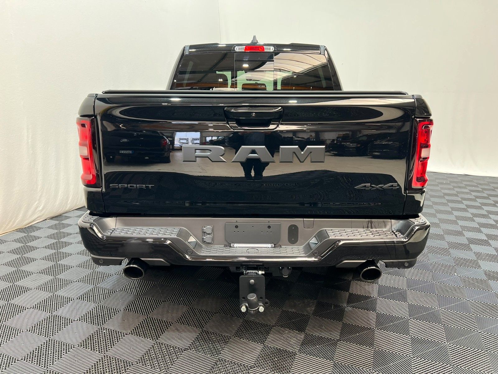 Fahrzeugabbildung Dodge RAM 1500 Sport Crew Cab Hemi V8 *Pro X15*