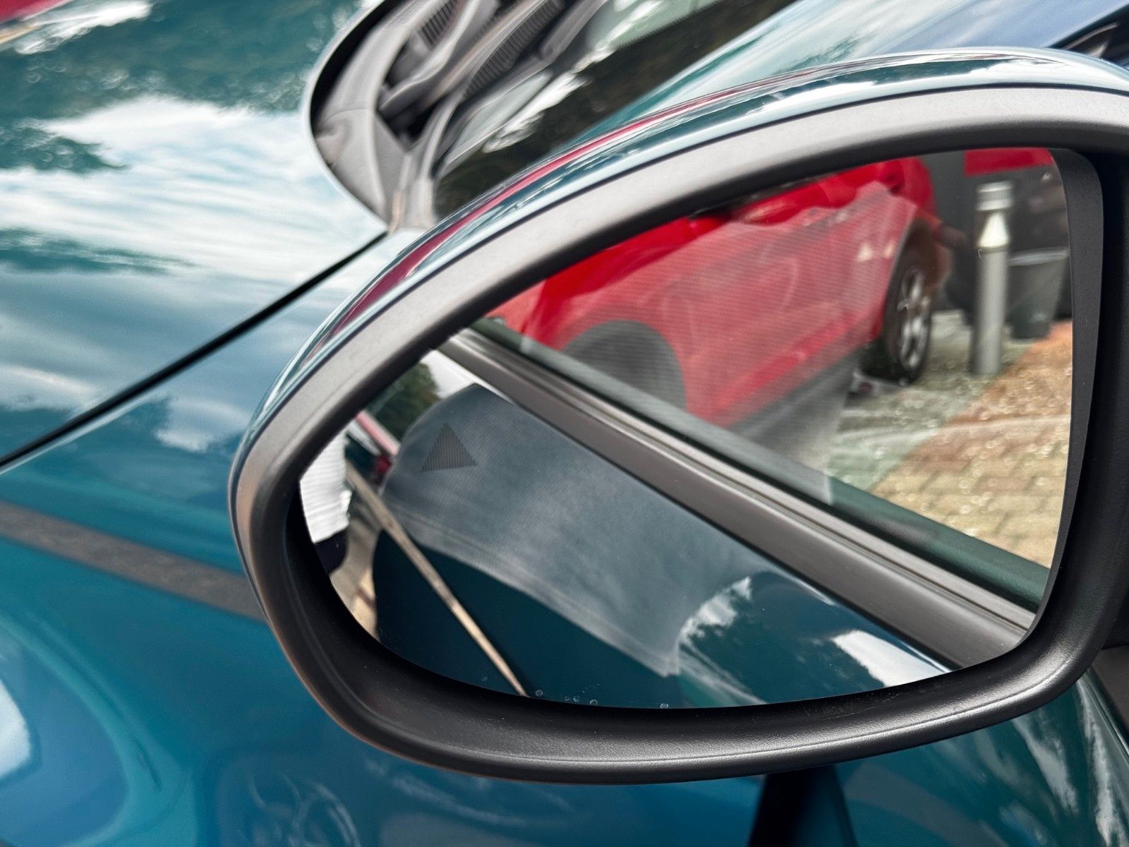 Fahrzeugabbildung Fiat 500e 3+1 Icon NAVI TOTWINKEL LED KLIMAAUT.