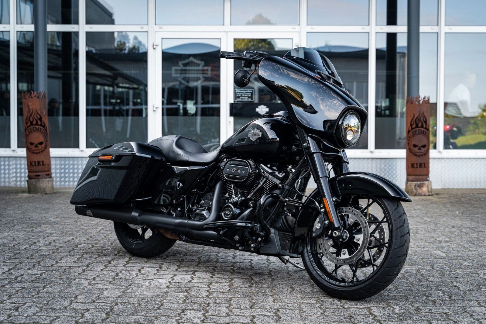 Fahrzeugabbildung Harley-Davidson STREET GLIDE SPECIAL 114 CUI - JEKILL & HYDE -