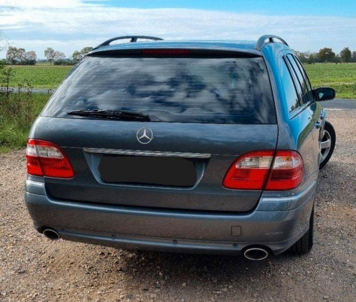 Mercedes-Benz E280 2005 — салон