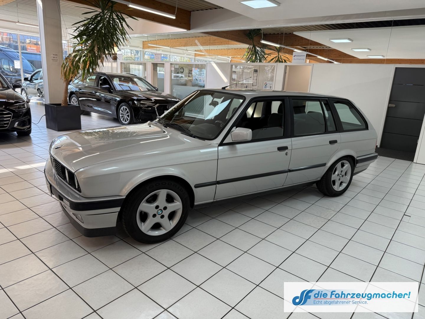 Fahrzeugabbildung BMW 318 i Touring SD NSW ABS Servo IM KUNDENAUFTRAG