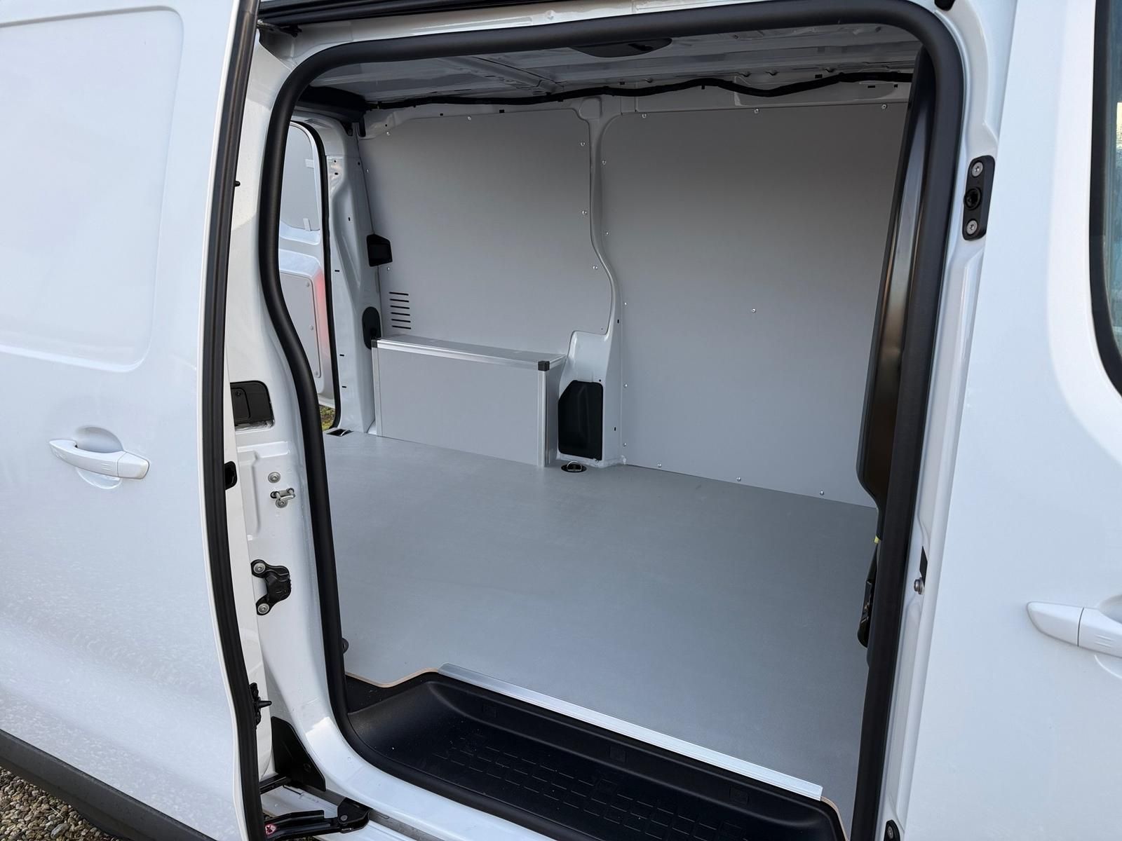 Fahrzeugabbildung Fiat E-Scudo L2 Kastenwagen 100kw