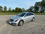 Mercedes-Benz 320 - silberne Mercedes-Benz 320