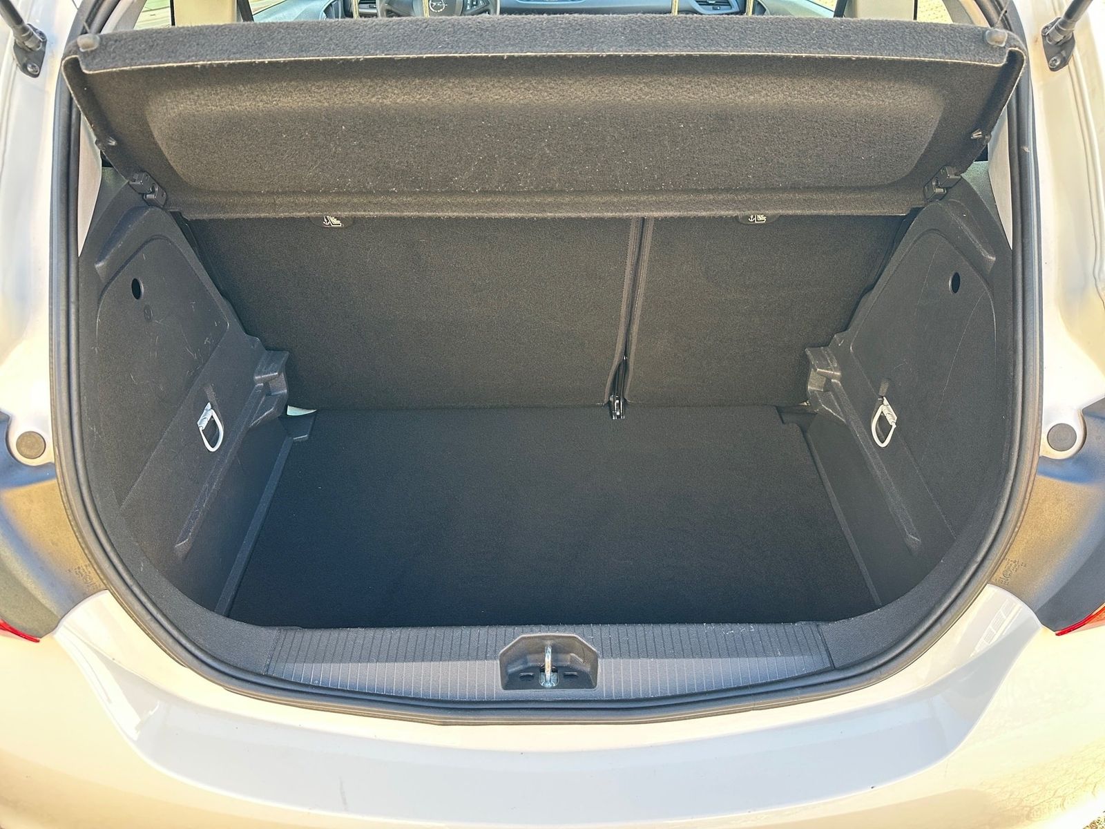 Fahrzeugabbildung Opel Corsa E 1.4 Edition Klima,Radio,USB,Allwetter