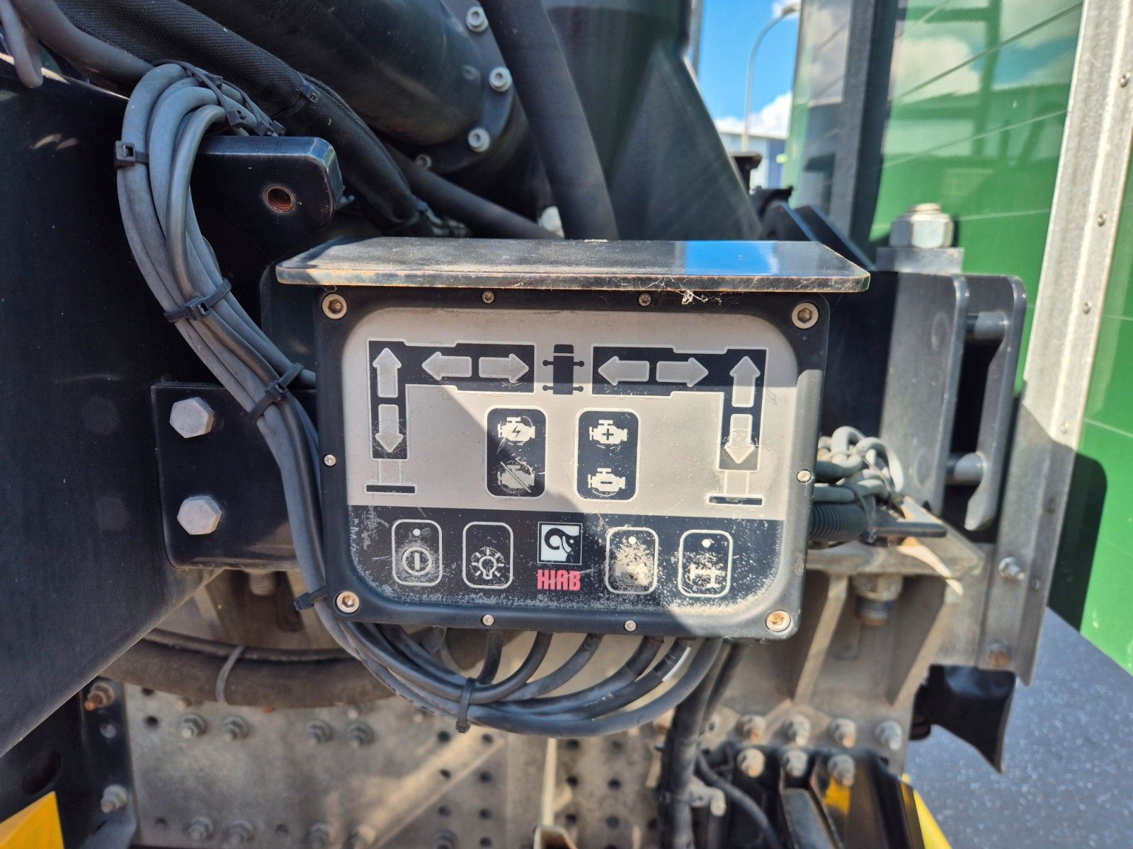 Fahrzeugabbildung MAN TGS 26.420 6x2-4 LL Hiab 177K PRO 2 Stück