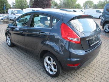 Ford Fiesta Titanium PDC + Klimaaut. + Beh. WSS