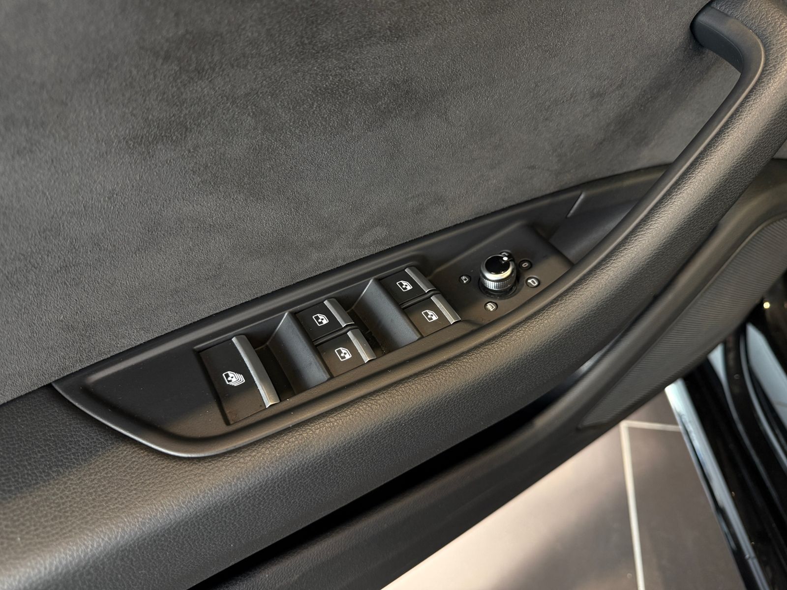 Fahrzeugabbildung Audi A5 Cabriolet 40 TFSI S line RFK LED NAVI