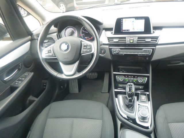 Fahrzeugabbildung BMW 220d Gran Tourer >AUT/NAV/LED/SHZ<