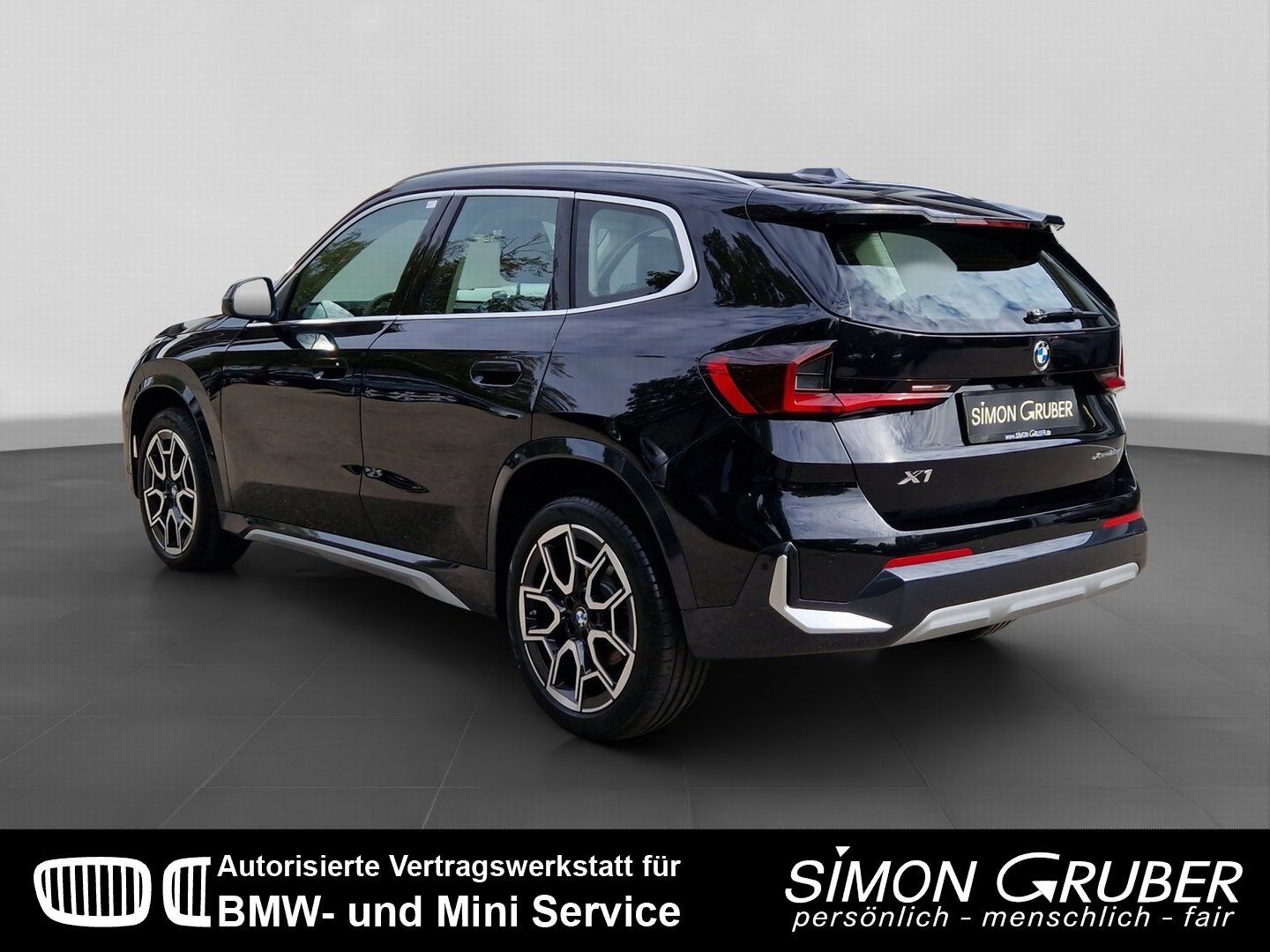 Fahrzeugabbildung BMW X1 xDrive23i Mild-Hybrid xLine Panorama HUD LED