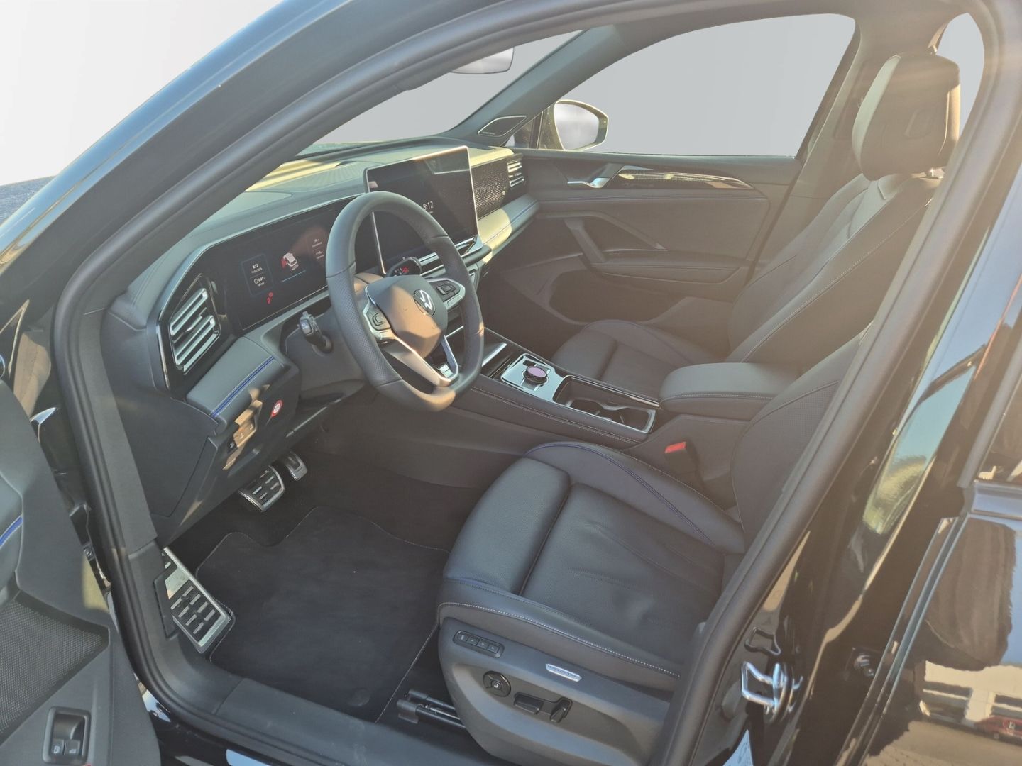 Volkswagen Tiguan R-Line 1,5l eHybrid AHK Leder Panorama Ha foto 3