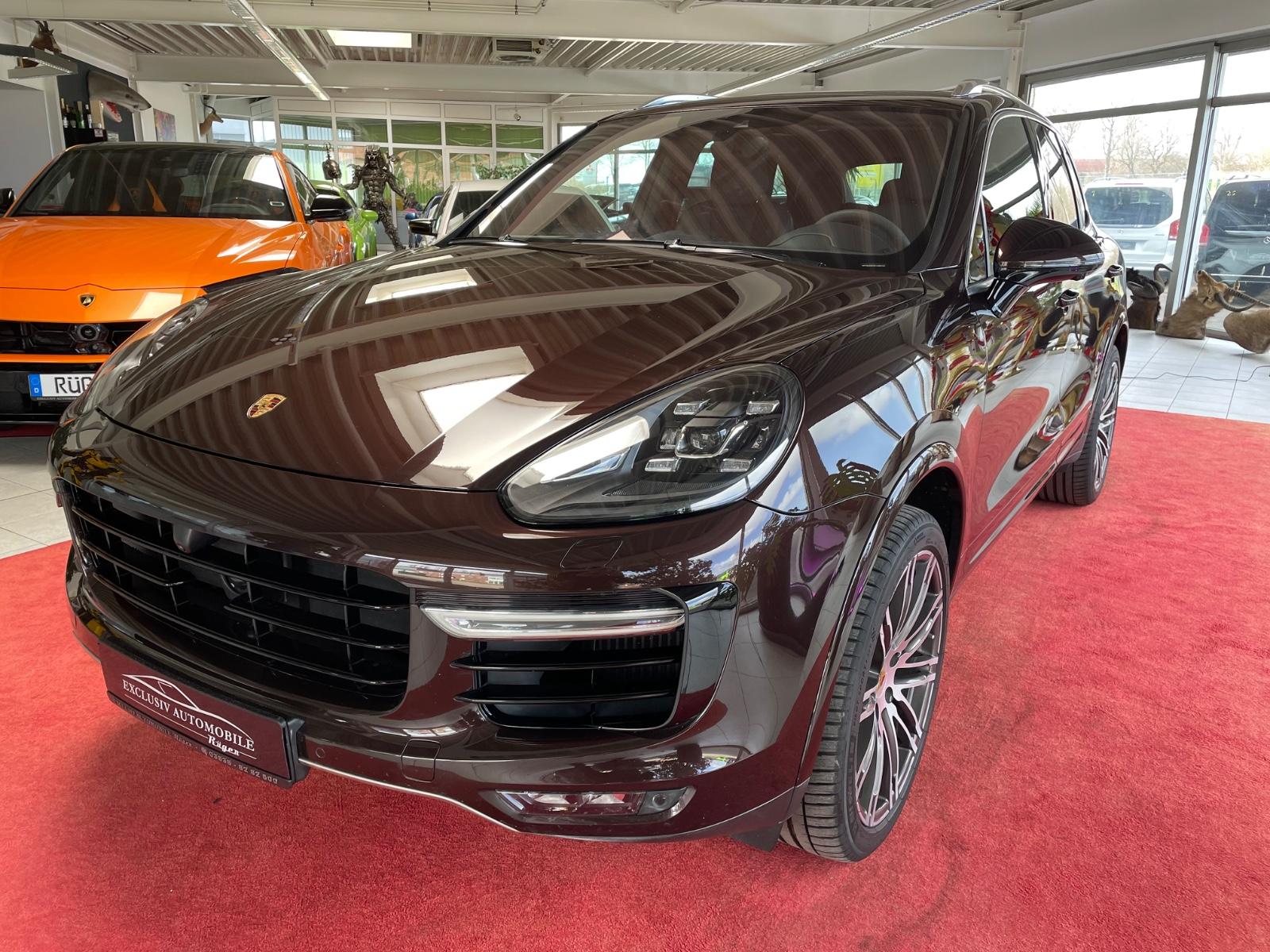 Porsche Cayenne Turbo S Burmester Keramik ACC AHK SHD 21