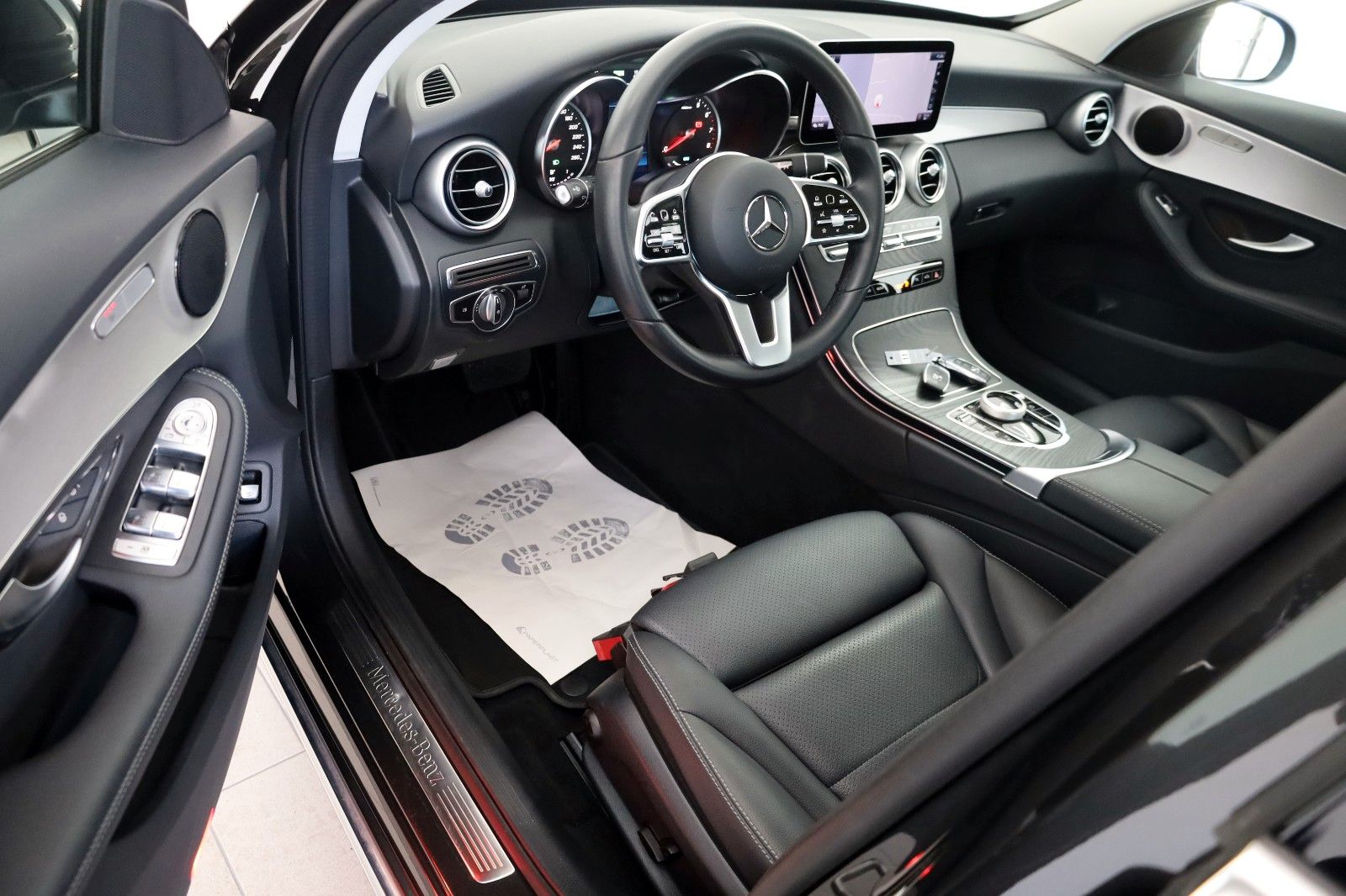 Fahrzeugabbildung Mercedes-Benz C 300e T Avantgarde Leder,Navi,LED,Kamera,SH,PDC