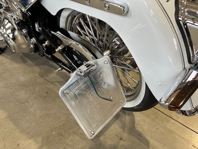 Fahrzeugabbildung Harley-Davidson FLDE Deluxe Chicano Umbau Mega Bike