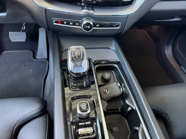 Fahrzeugabbildung Volvo XC60 Inscription AWD LEDER RFK 19"