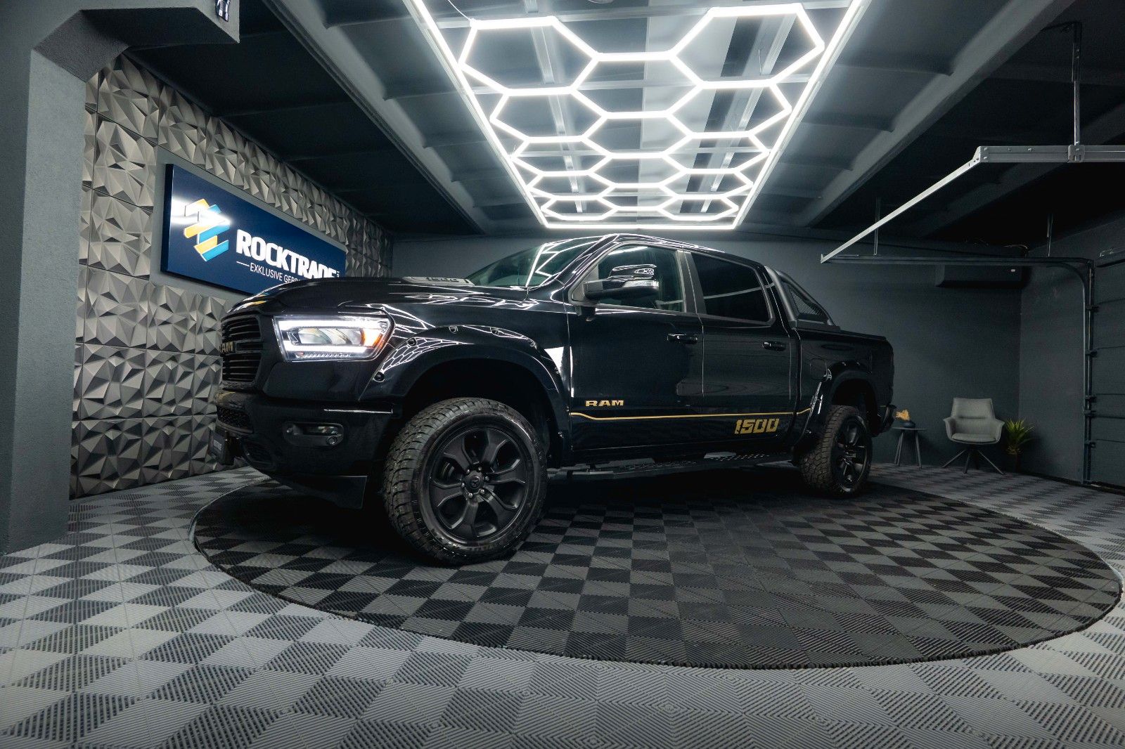 Fahrzeugabbildung Dodge RAM 5.7 V8 HEMI 4x4 OFFROAD NightPaket AXLE LOCK
