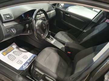 Volkswagen Passat - 12