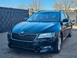 Skoda Superb Combi Ambition 4x4*3 KLIMAZ.*NAVI TOUCH* - Skoda Superb Unfallwagen