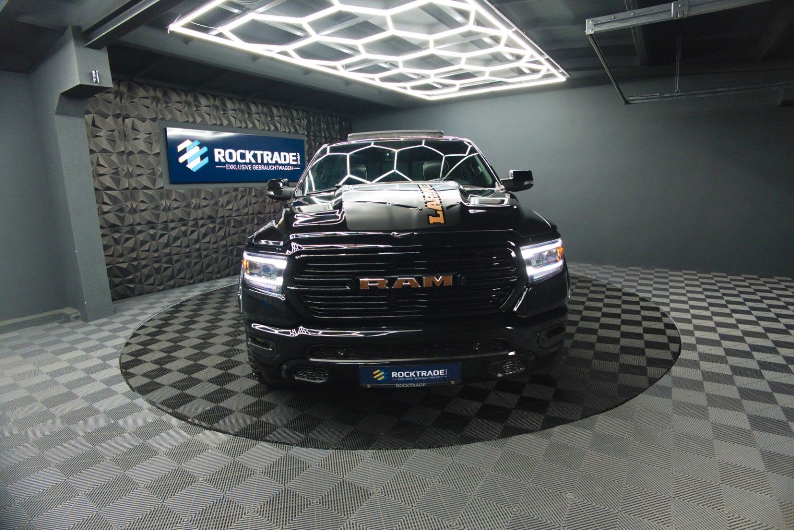 Fahrzeugabbildung Dodge RAM 5.7 V8 HEMI 4x4 Night LARAMIE LONGBED 19%