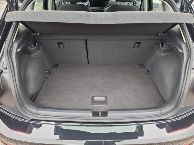 Fahrzeugabbildung Volkswagen Polo 1.0 TSI LIFE IQ.DRIVE SHZ RFK LED TRAVEL AS