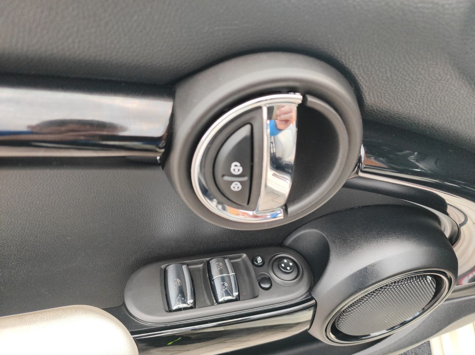 Fahrzeugabbildung MINI John Cooper Works Cabrio Ambiente*CarPlay*Navi*