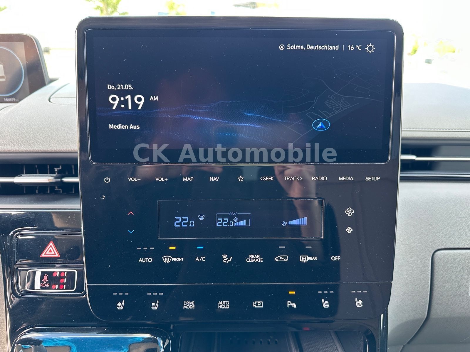 Fahrzeugabbildung Hyundai Staria Premium Signature 4WD/7Sitze/Navi/ACC/AHK
