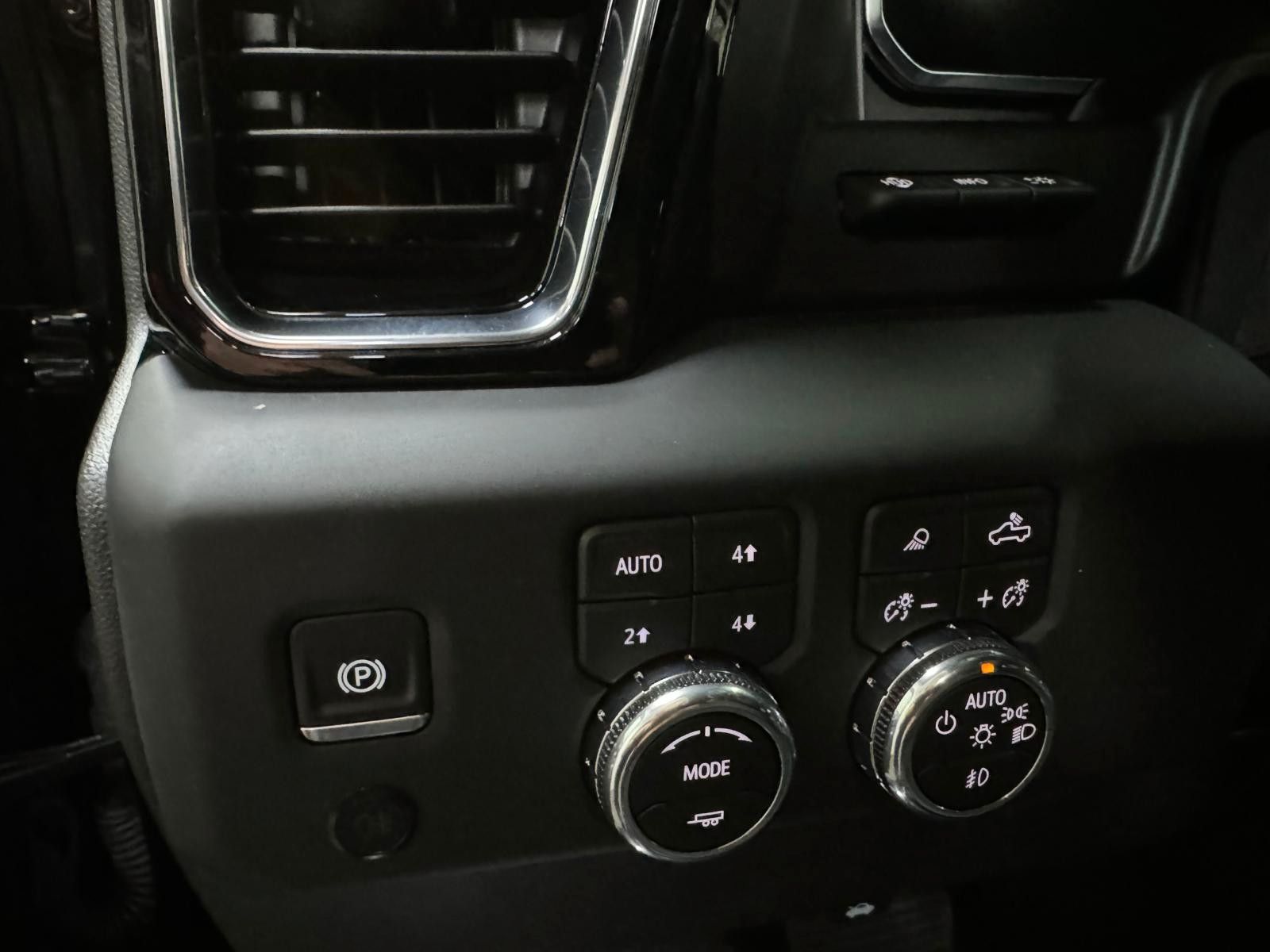 Fahrzeugabbildung GMC SIERRA DENALI 2026 - 4x4-LONG BOX 6.4"