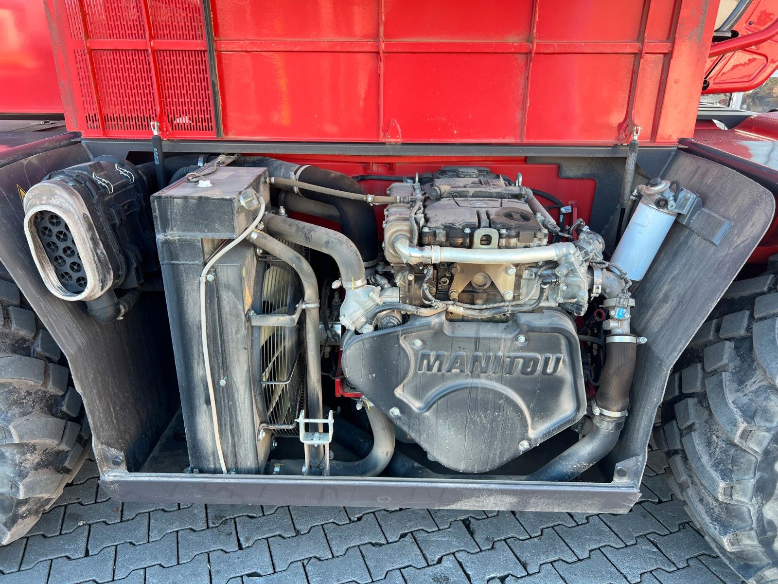 Fahrzeugabbildung Manitou MRT 2550 + / nur 919h! / Funk / Korb / Winde