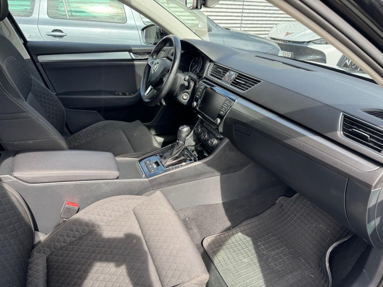 Fahrzeugabbildung SKODA Superb Combi Style 4x4 Panoramadach TDI - Euro6