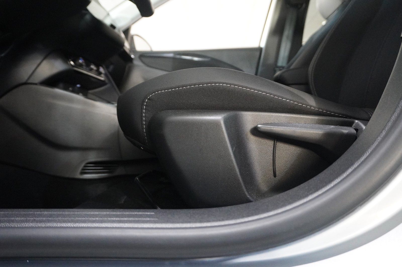 Fahrzeugabbildung Opel Corsa-e ELEGANCE 3-PHASIG NAVI/LED/KAMERA/SH/DAB