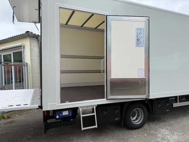 Fahrzeugabbildung Iveco Daily 70C18HA8/P Koffer LBW