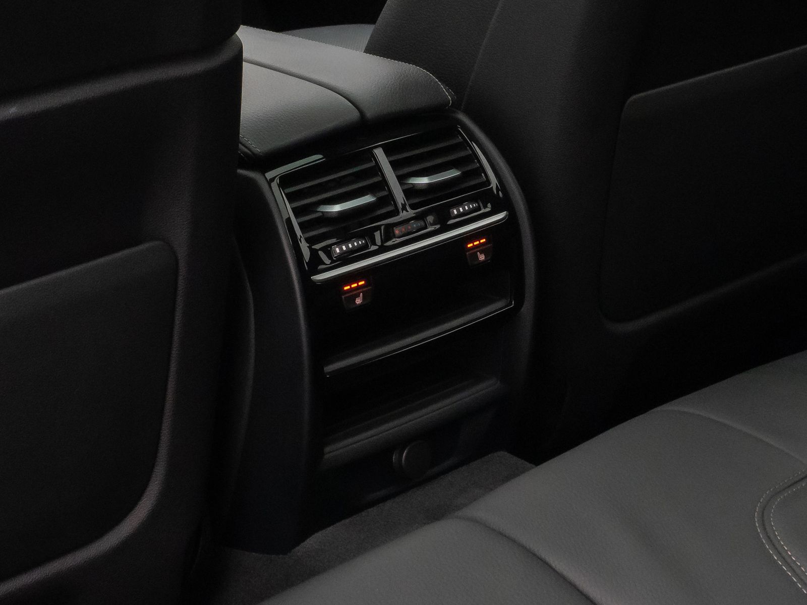 Fahrzeugabbildung BMW 530d xD M Sport Panorama Kamera HUD H/K Komfort