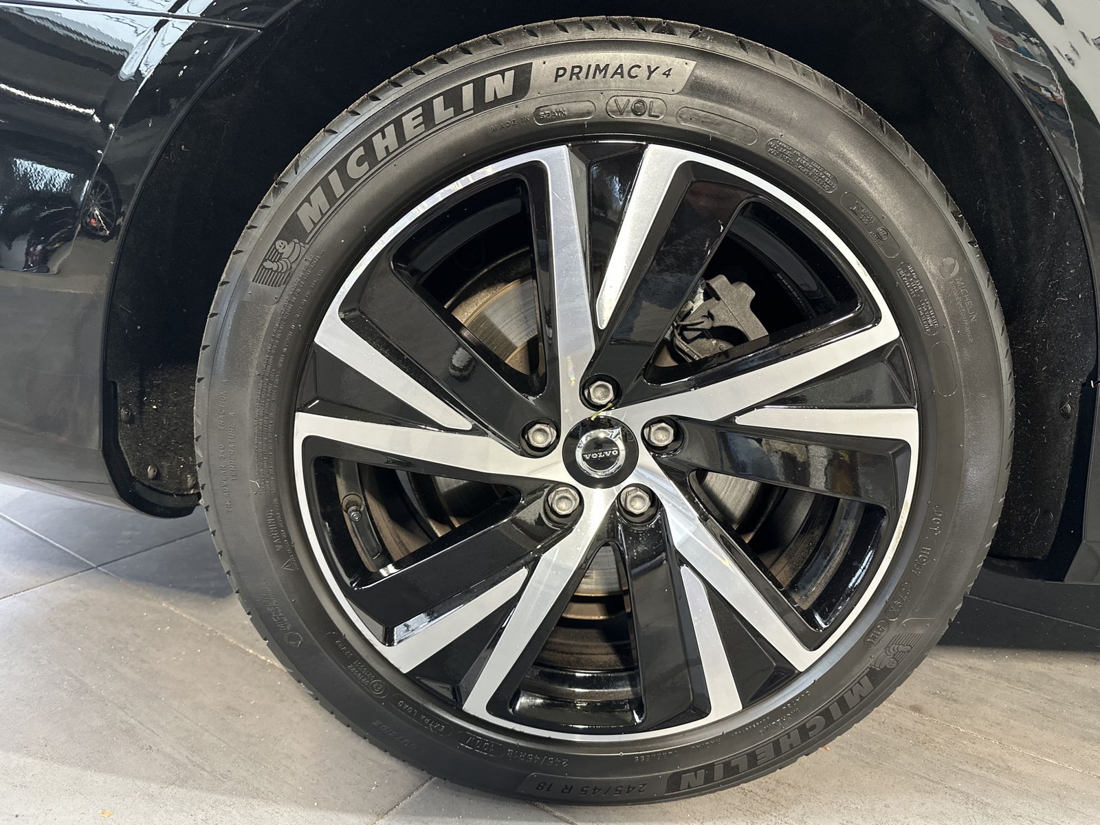 Fahrzeugabbildung Volvo V90 T6 Hybrid AWD R-Design NAV+LED+KAMERA+H&K+VC