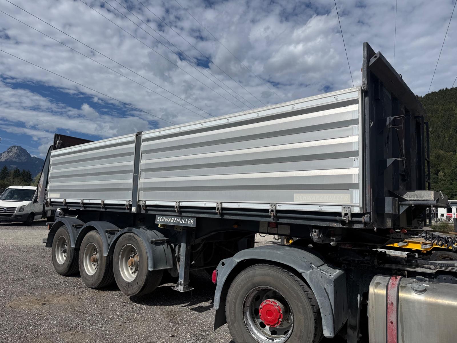 Schwarzmüller HKS 3-Seitenkipper Luft Liftachse