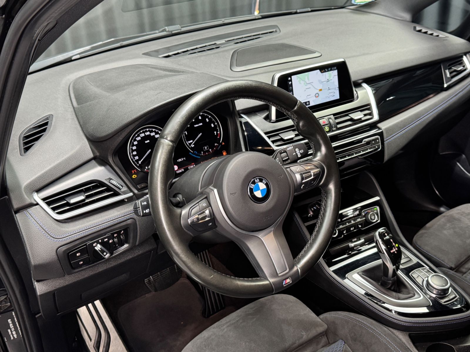 Fahrzeugabbildung BMW 220i Gran Tourer M Sport|AUTOMATIk|7-SITZER|NAVI