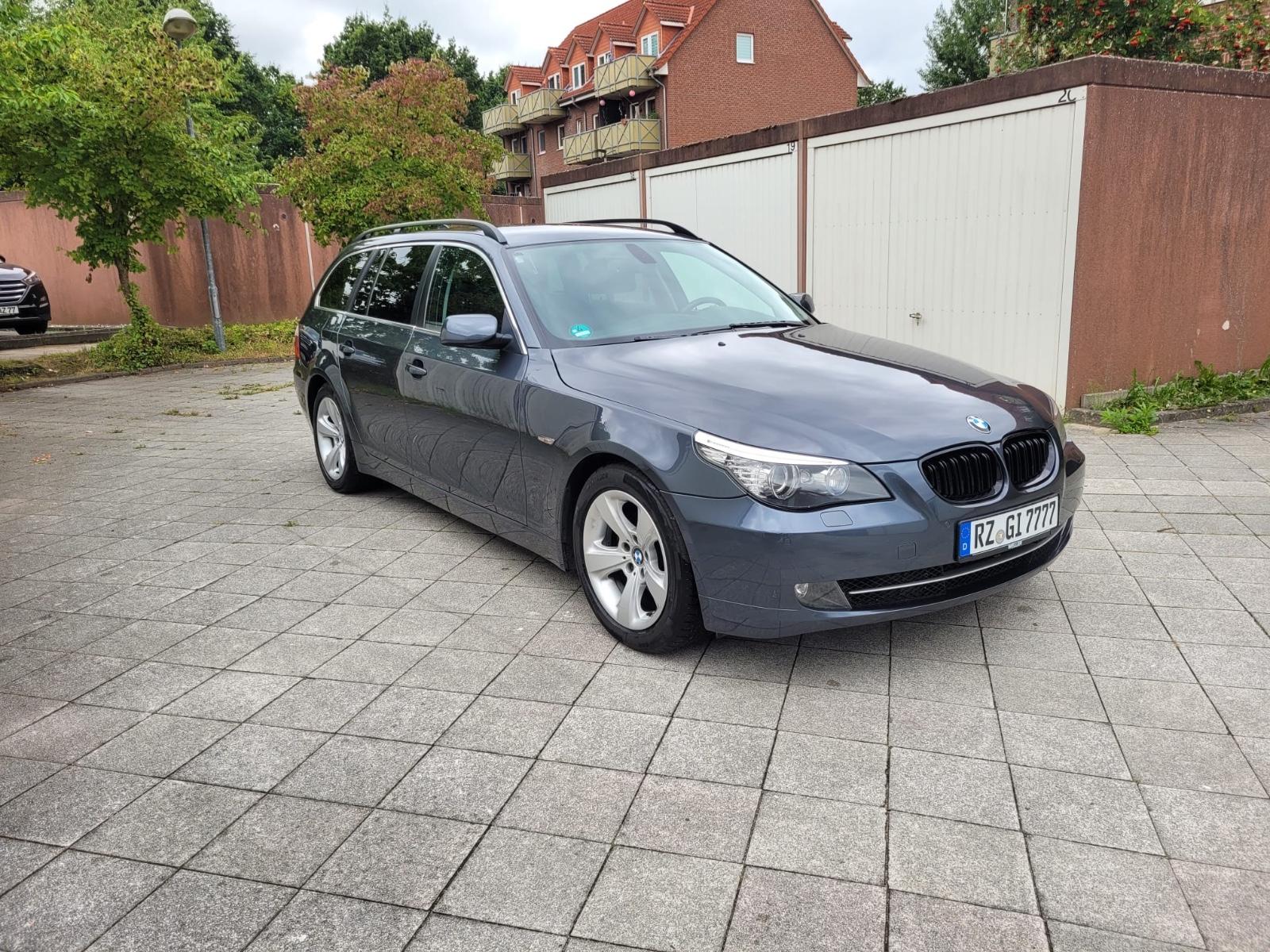 BMW 525 2008 — rear view