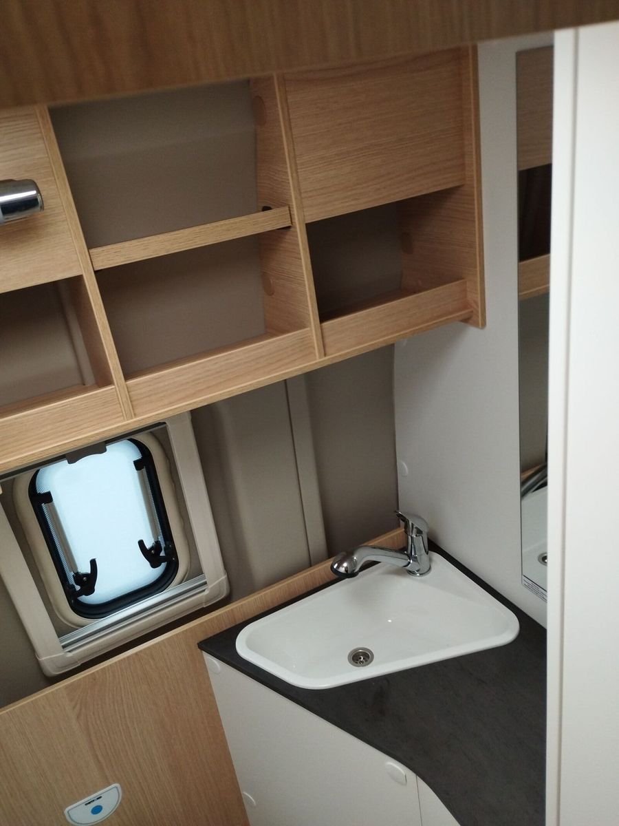 Fahrzeugabbildung Sunlight Adventure Cliff 600 Automatik, Dörr Edition, LTE