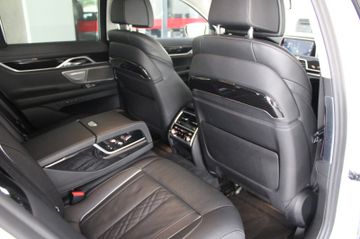BMW 740 - 12
