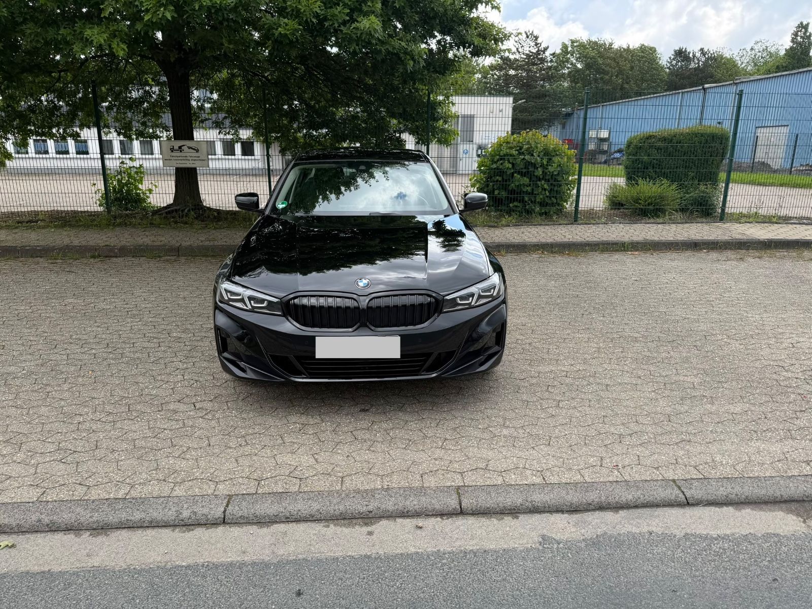BMW 318i Automatik -AHK-LED-LENKRADHEIZUNG-AMBIENTE